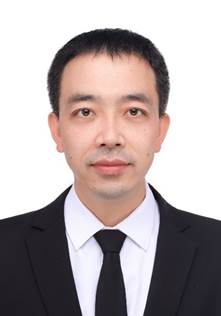 穿着西装的男人 AI 生成的内容可能不正确。